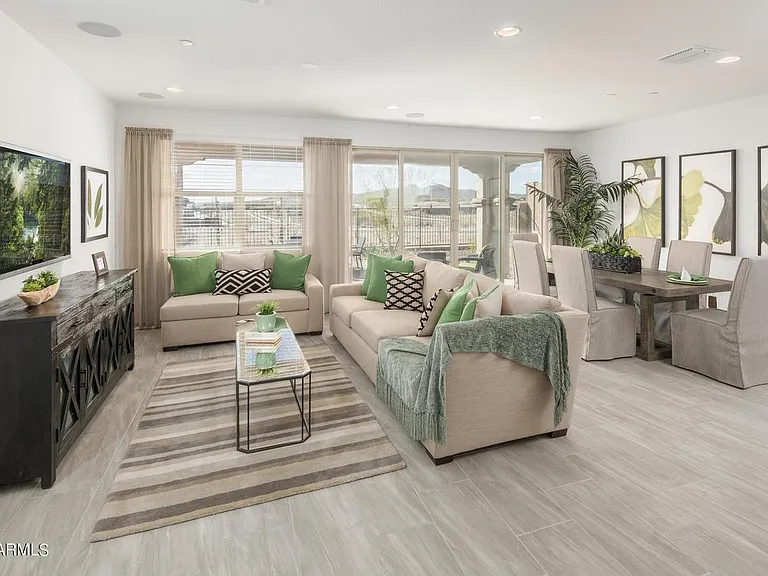 2527 W Sunland Ave — Photo 3