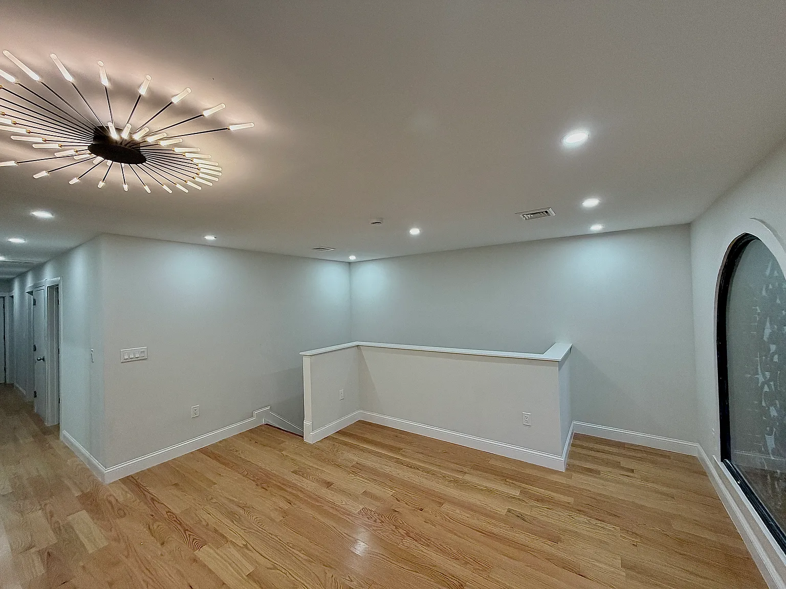 4 bed, 1350 sqft, $4,000 — Photo 4