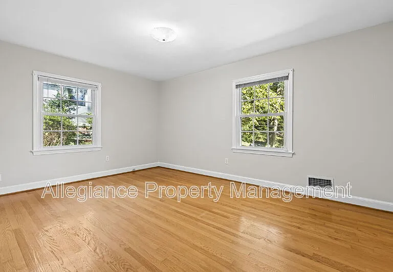 3548 N Valley St — Photo 29