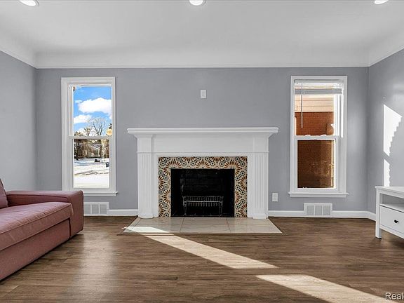 5th image of 11873 Roxbury St