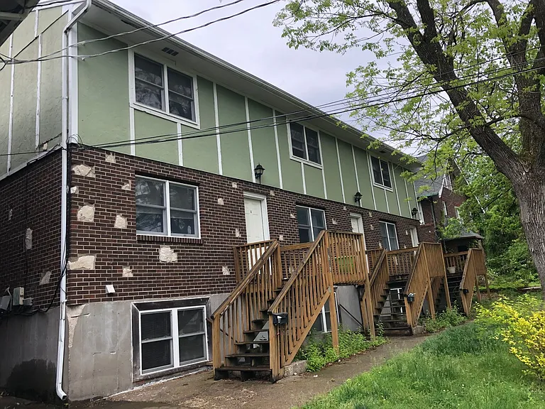 1617 Wilson Ave — Photo 2