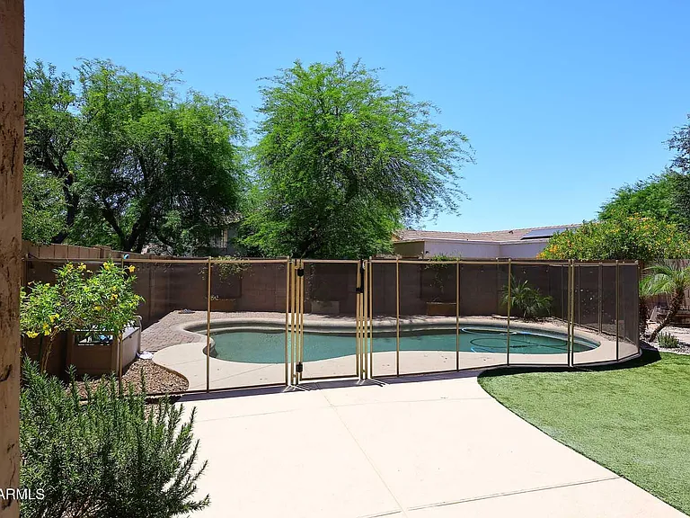 4517 E Melinda Ln — Photo 35