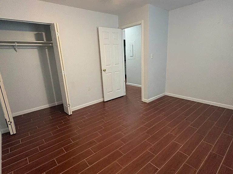 542 Chateau Cir — Photo 11