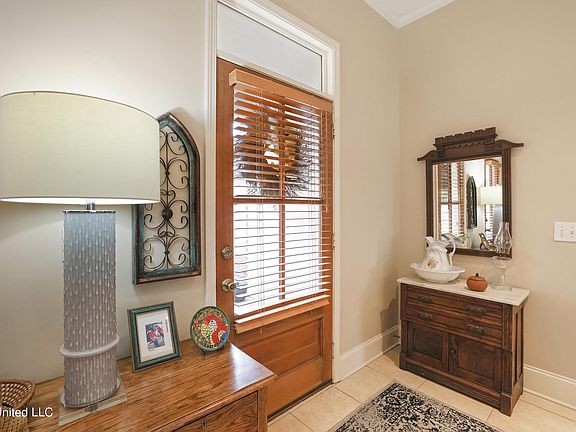 4th image of 794 Versailles Dr