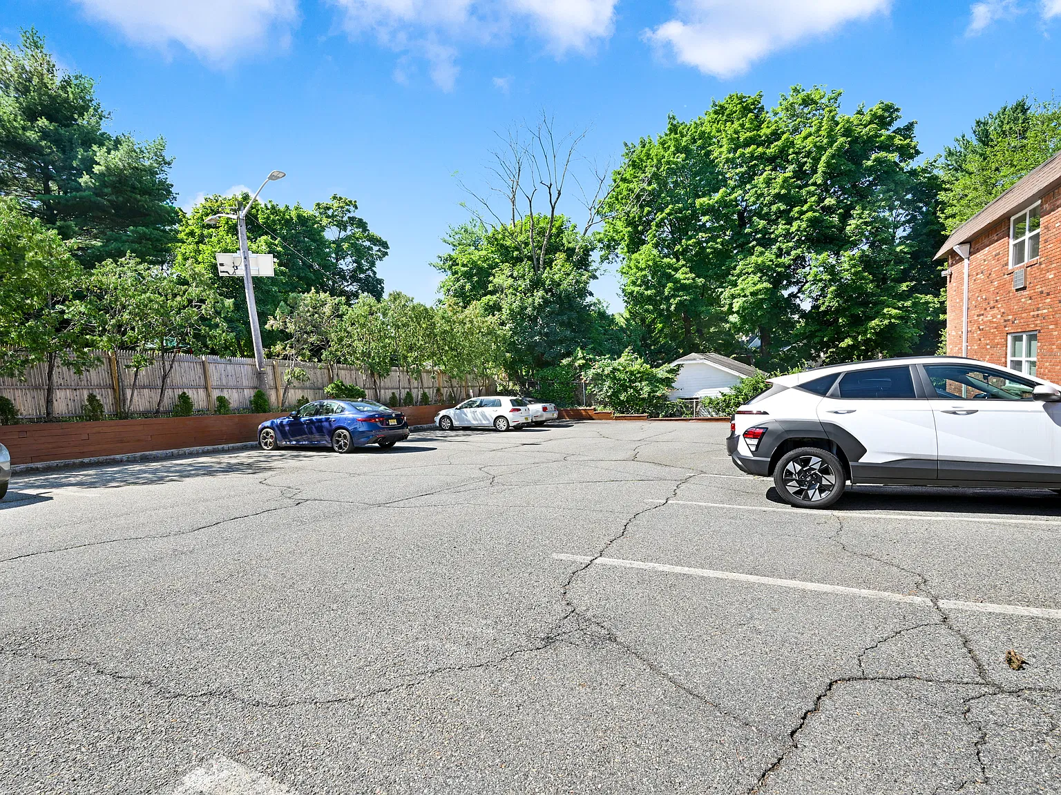 2 bed, 1000 sqft, $2,400 — Photo 3