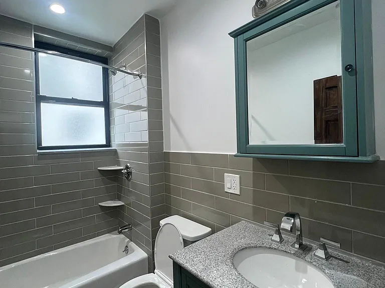 2192 Washington Ave #3 — Photo 8