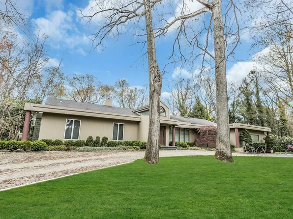 5 Valerie Drive, Upper Brookville, NY 11545