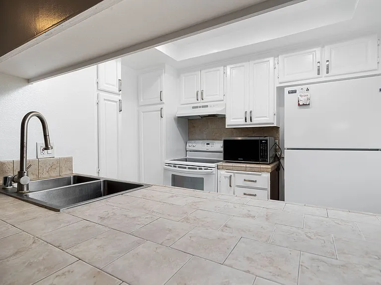 178 4th Ave #11 — Photo 4