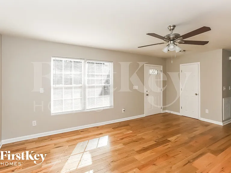 1018 Austin Ave — Photo 4