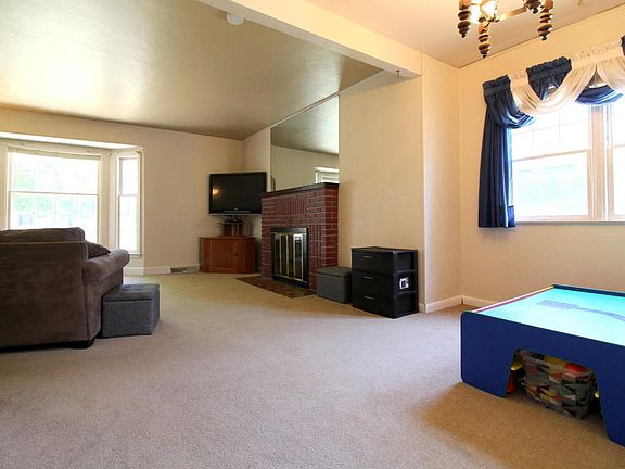 3rd image of 1603 W Highland Blvd