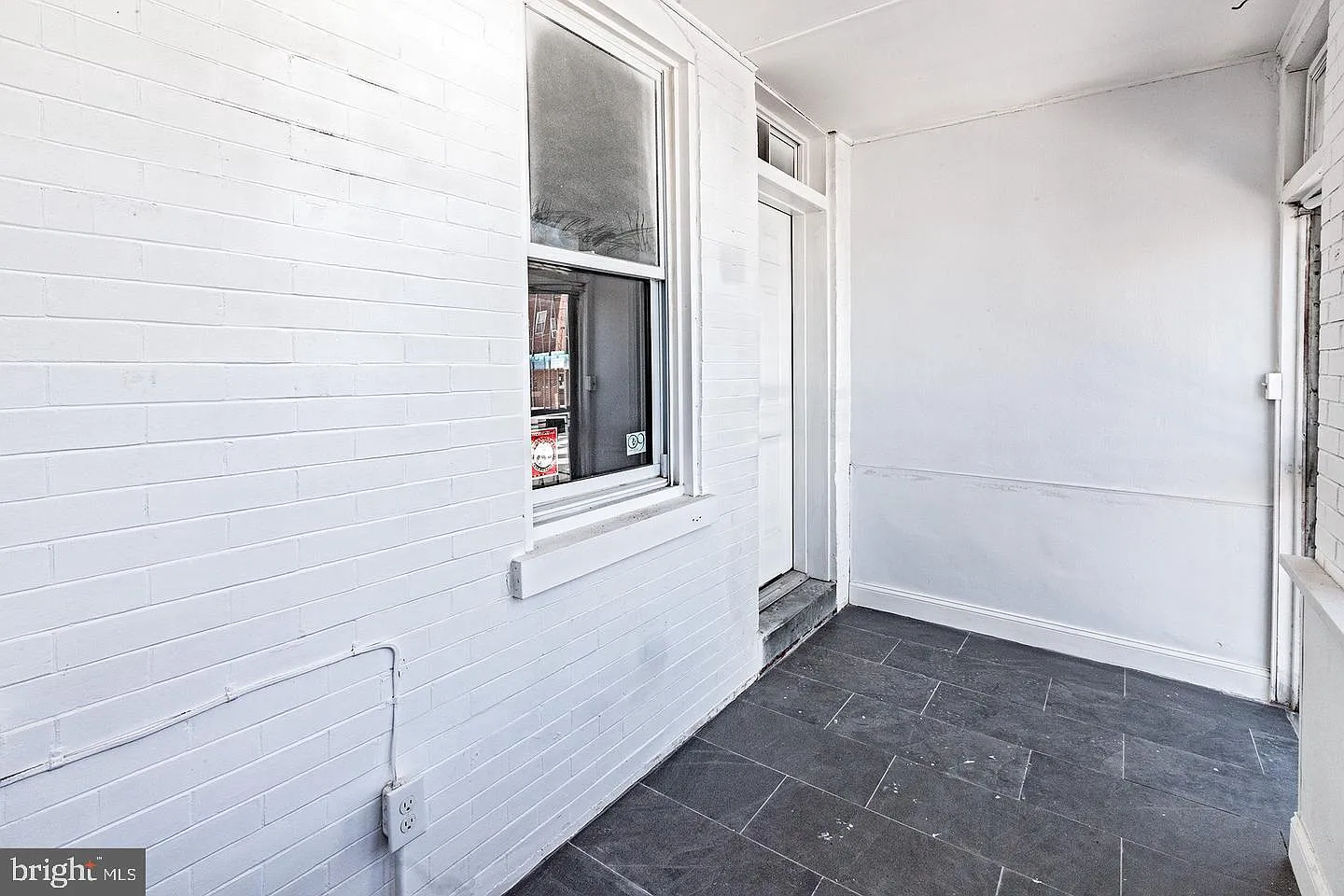 4 bed, 1.0 bath, 1300 sqft, $1,850 — Photo 2