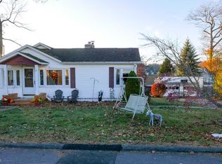 17 Willow St, Mount Arlington, NJ 07856