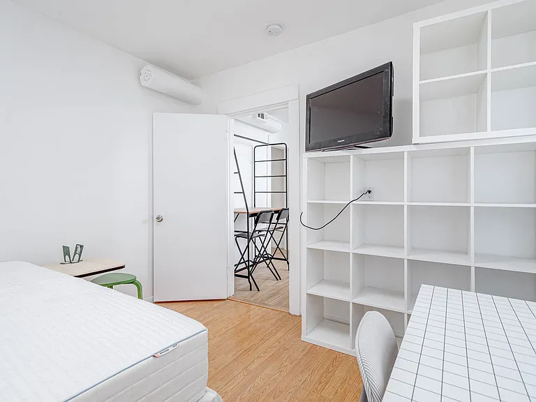 850 N Virgil Ave #B — Photo 6