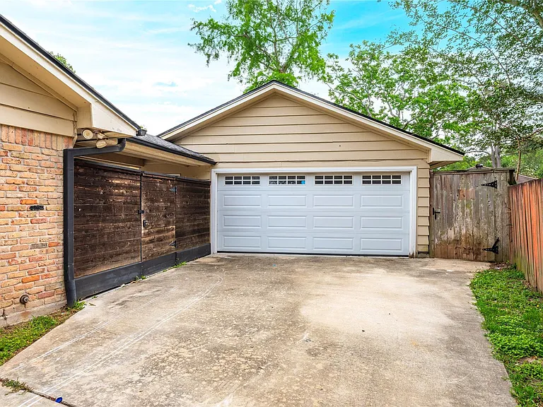 4034 Shady Springs Dr — Photo 39