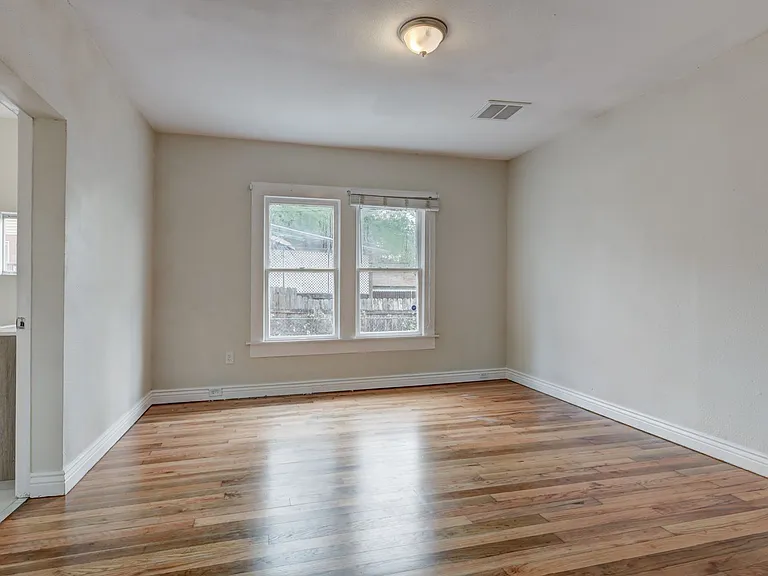 1932 W Huisache Ave — Photo 23