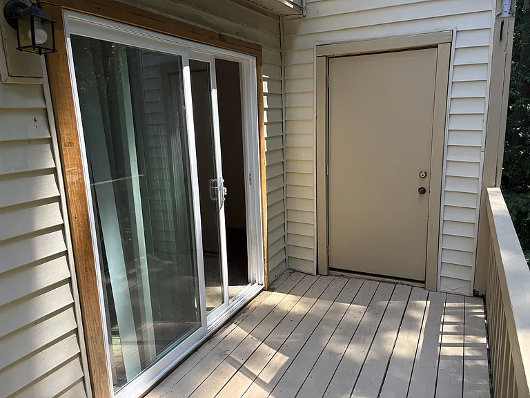 1101 Creekside Pl — Photo 2