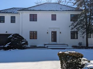 5 Chestney Rd, Lawrence, NY 11559