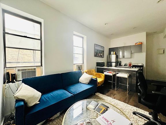 4th image of 183 Mulberry St #21