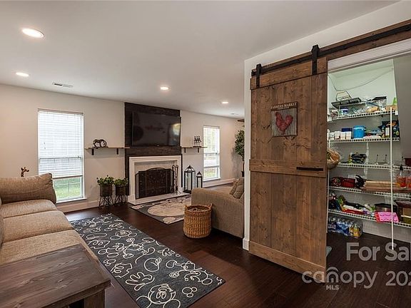 3rd image of 7024 Spandril Ln