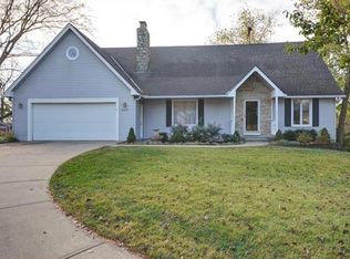 6655 Oak Ridge Dr, Shawnee, KS 66217