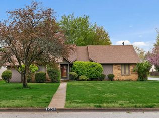 1254 W Riverside St, Springfield, MO 65807