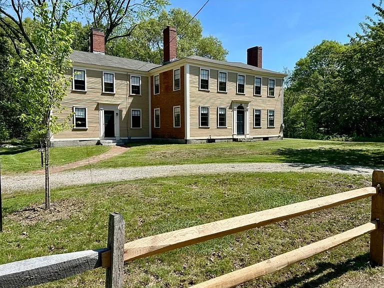 200 N Great Rd — Photo 1