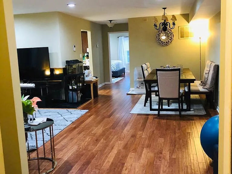 111 Biscayne Ct — Photo 1