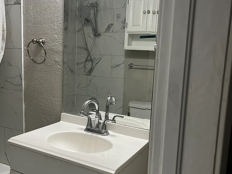 326 E Young Pl — Photo 11