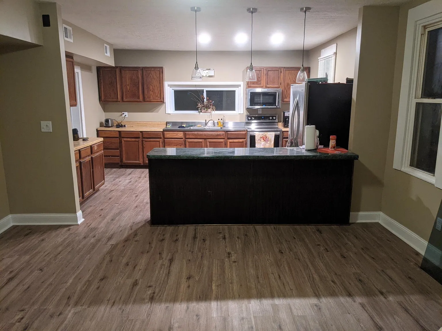 4 bed, 2072 sqft, $1,900 — Photo 2