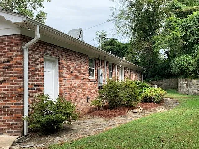 3 bed, 1995 sqft, $2,795 — Photo 3