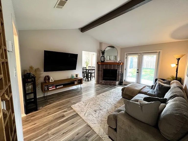 4809 Jeb Stuart Pl — Photo 2