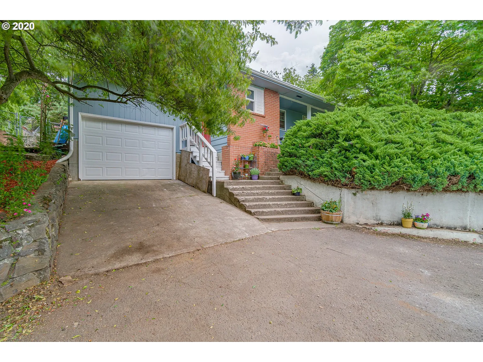 408 NE Shafford St photo 1