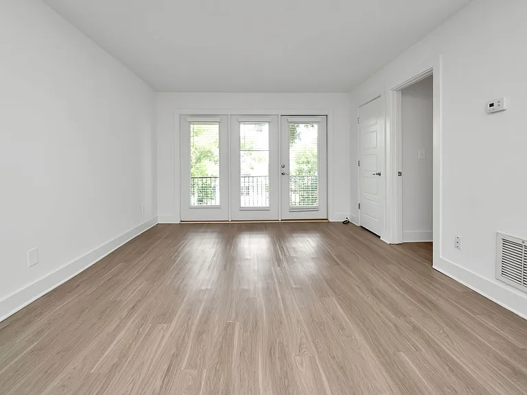 Towncrest Apartments — Photo 18