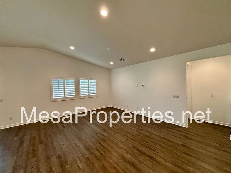 5229 Jarvis Ln — Photo 47