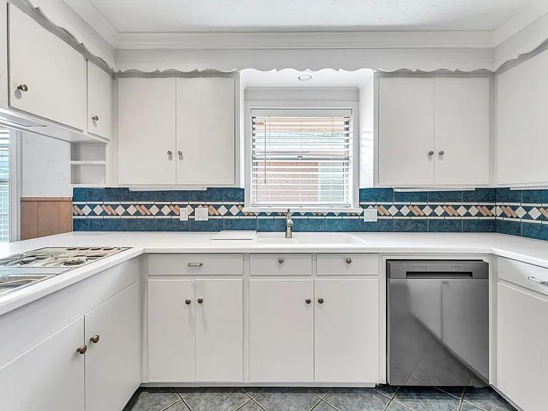6327 Wynnwood Ln — Photo 8