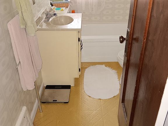 5th image of 609 Wells St