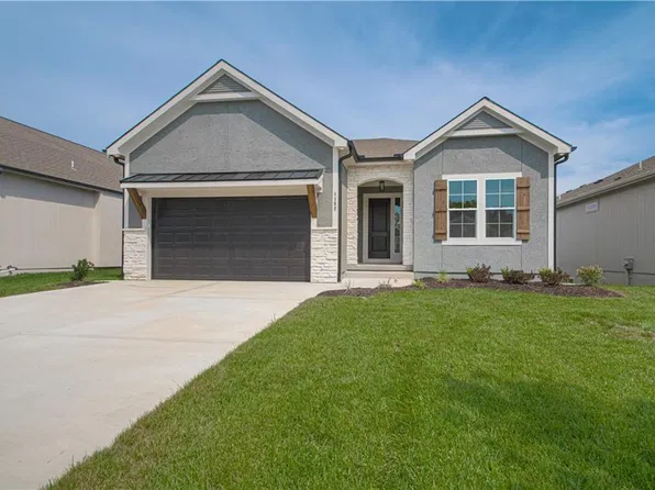 1152 SW Whitby Dr, Lees Summit, MO 64083