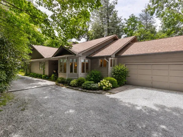 845 Whiteside Mountain Road, Highlands, NC 28741