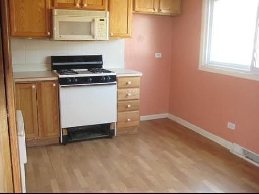 3rd image of 9828 Garden Ct