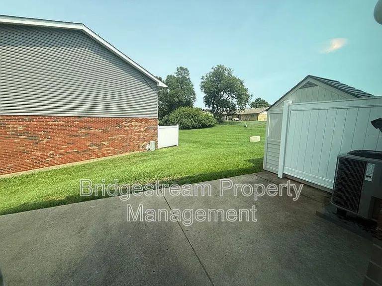 3851 Hillsboro Dr — Photo 11