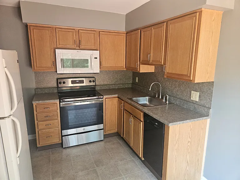38 Brenda Ct #2 — Photo 6