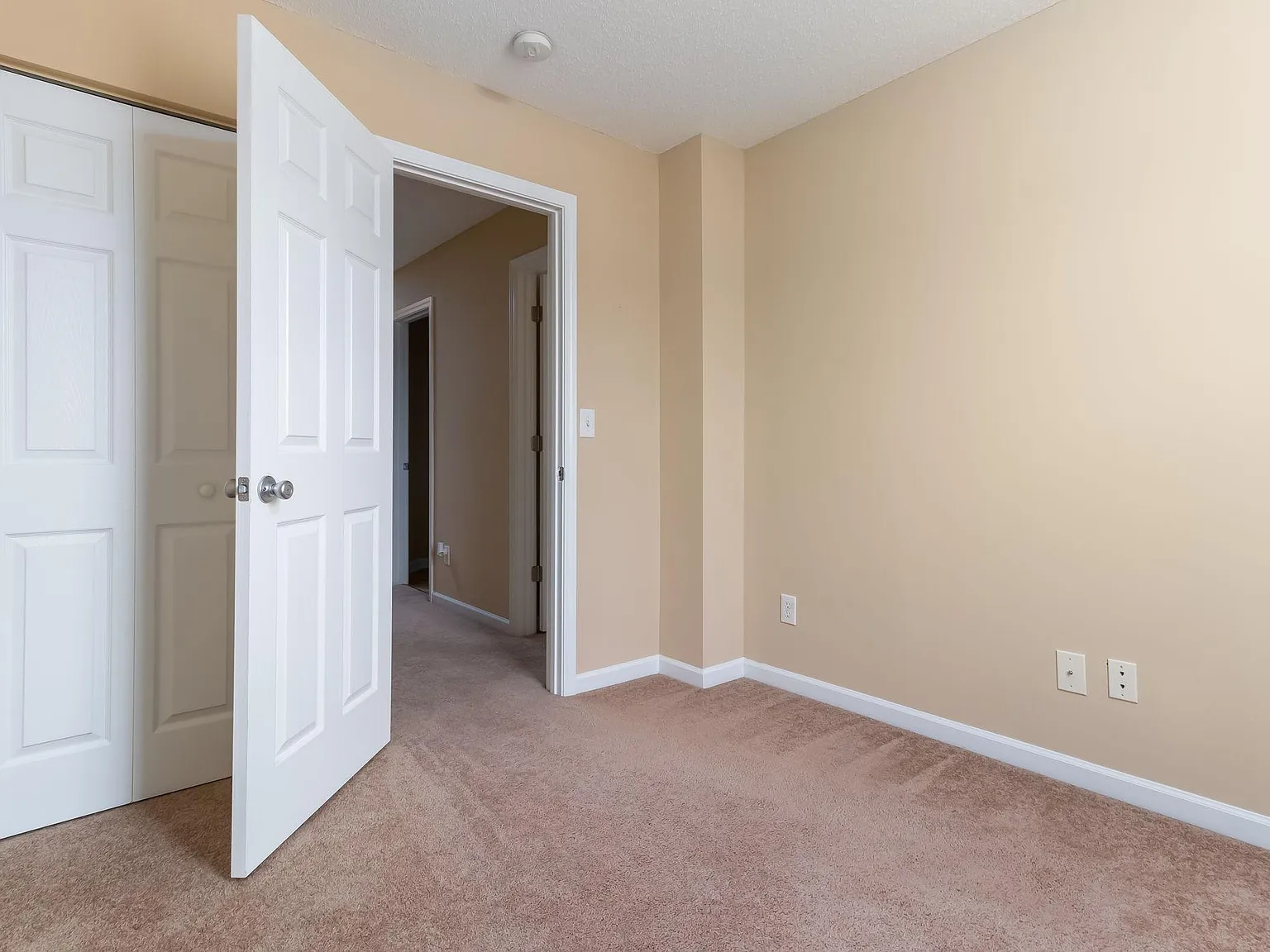 3 bed, 2.5 bath, 1540 sqft, $1,800 — Photo 3
