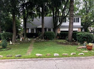 913 Longmeadow Dr, Glenview, IL