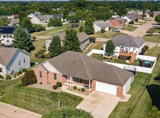 5207 Sundrop Ct, Godfrey, IL 62035