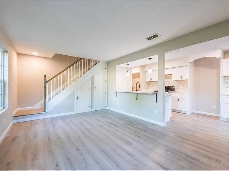 1321 Surrey Ln SW #1321 — Photo 3