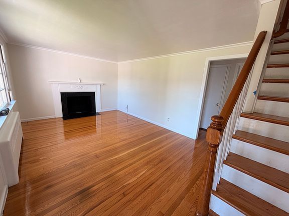 3rd image of 50 Elm Dr