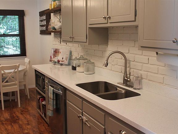 3rd image of 3532 Wellington Dr