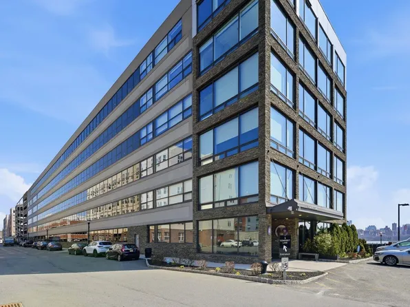 9 Somerset Lane image 1 of 40