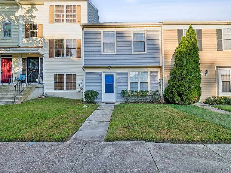 4206 Drake Ct — Photo 2