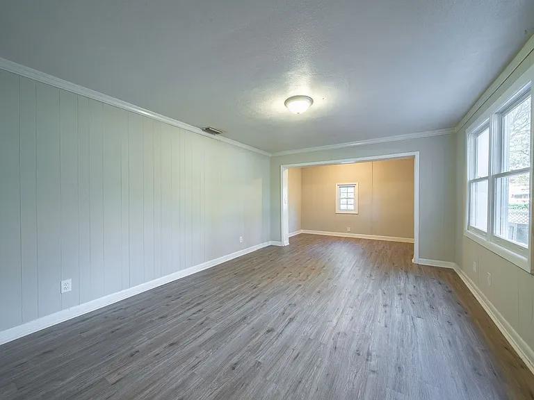 2333 Bruce Ave — Photo 13